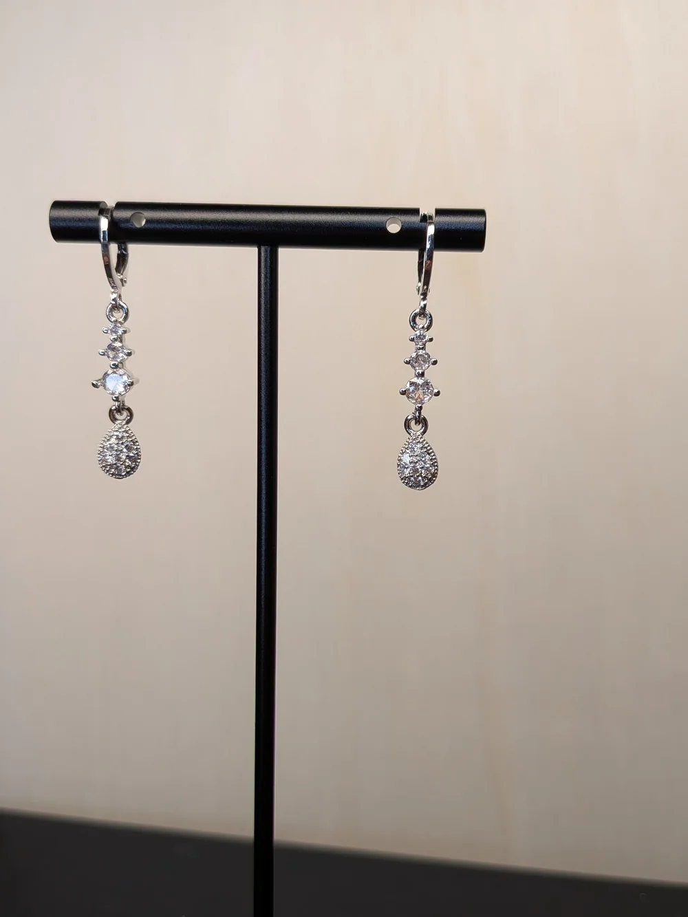 18k White Gold Teardrop & Kite Cubic Zirconia Dangle Earrings